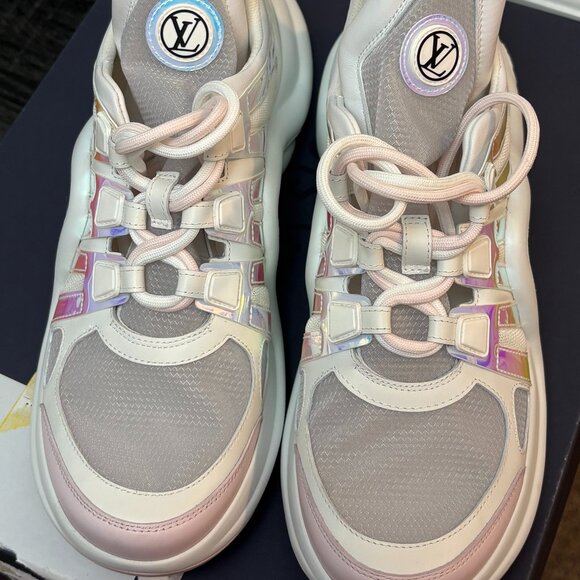 Louis Vuitton Arch Light Sneakers in Rose Clair - Picture 2 of 12